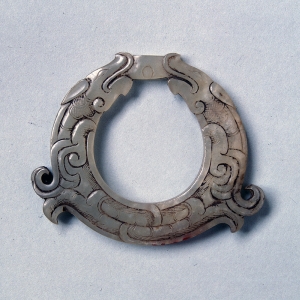 Jade ring with design of dragons