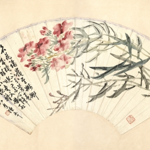 陈半丁 夹竹桃图扇页 民国二十年（1931） 纸本设色 20.3×54.3cm  款识：名花谕岭至，婀娜自成阴。不分芳春色，犹余晚岁心。绛分疏翠小，青入嫩红深。本识仙源种，无妨共入林。辛未夏六月，陈年。 印鉴：陈年之印（白文），半丁（朱文），未老心先懒（白文）  此画构图洗练巧妙，所画夹竹桃从扇面右侧斜势生出，有意避让出题款位置，达到画面构图的均衡，可谓别具匠心，可以看出画家精湛的笔墨表现力，整幅画大多为一笔画成，并无复笔，设色淡逸清丽，笔墨放恣，体现出文人画逸笔草草的韵味，是值得反复寻味的佳作。