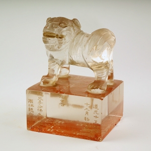Lion-shaped crystal seal