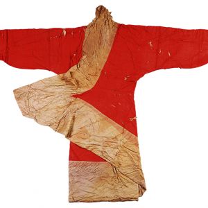 Floss silk padded robe with lozenge pattern on vermilion luo silk robe