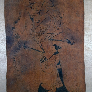 Peinture de soie avec figures de femme, dragon et phénix